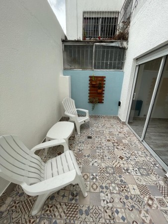 OPORTUNIDAD! 2 AMB LATERAL CON PATIO TOTALMENTE ABIERTO Y SOLEADO - RECICLADO A NUEVO - BAJAS EXPENSAS!!