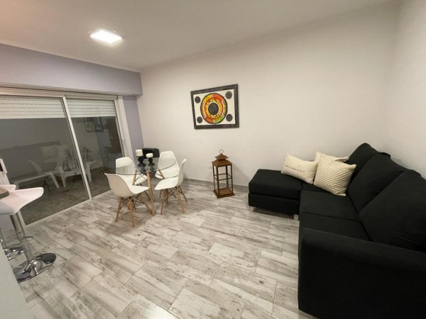 EN VENTA ...... !!!!! EXCELENTE UBICACIÓN ¡¡¡¡ Departamento 2 ambientes , totalmente reciclado a nuevo, equipado y amoblado, ubicado sobre calle Bolivar al 3600, a una cuadra de Plaza Peralta Ramos y de la Clínica Colón y a pocas cuadras del centro de la