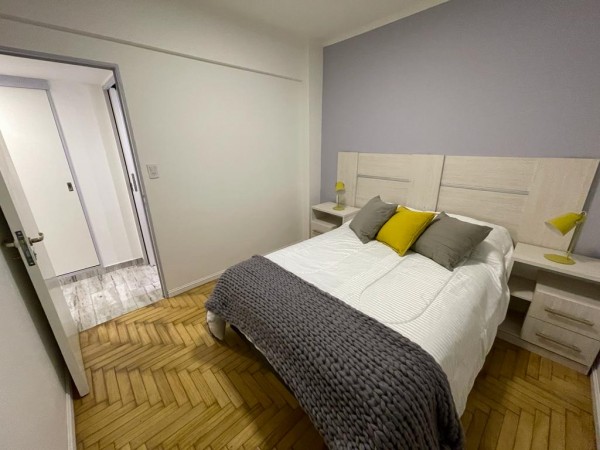 EN VENTA ...... !!!!! EXCELENTE UBICACIÓN ¡¡¡¡ Departamento 2 ambientes , totalmente reciclado a nuevo, equipado y amoblado, ubicado sobre calle Bolivar al 3600, a una cuadra de Plaza Peralta Ramos y de la Clínica Colón y a pocas cuadras del centro de la