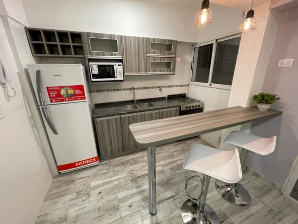 EN VENTA ...... !!!!! EXCELENTE UBICACIÓN ¡¡¡¡ Departamento 2 ambientes , totalmente reciclado a nuevo, equipado y amoblado, ubicado sobre calle Bolivar al 3600, a una cuadra de Plaza Peralta Ramos y de la Clínica Colón y a pocas cuadras del centro de la
