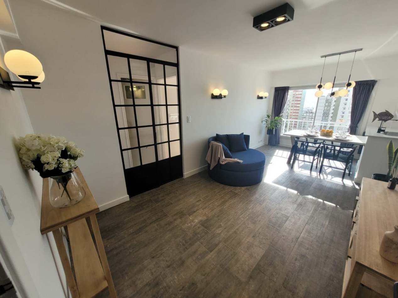 Venta de departamento de 2 Ambientes con vista al mar y dependencia de servicio totalmente reciclado a nuevo.