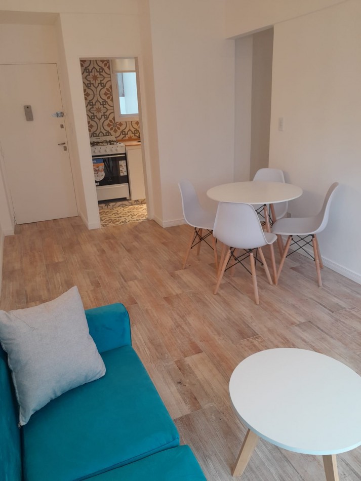 Venta de hermoso departamento 2 ambientes a la calle con balcon saliente