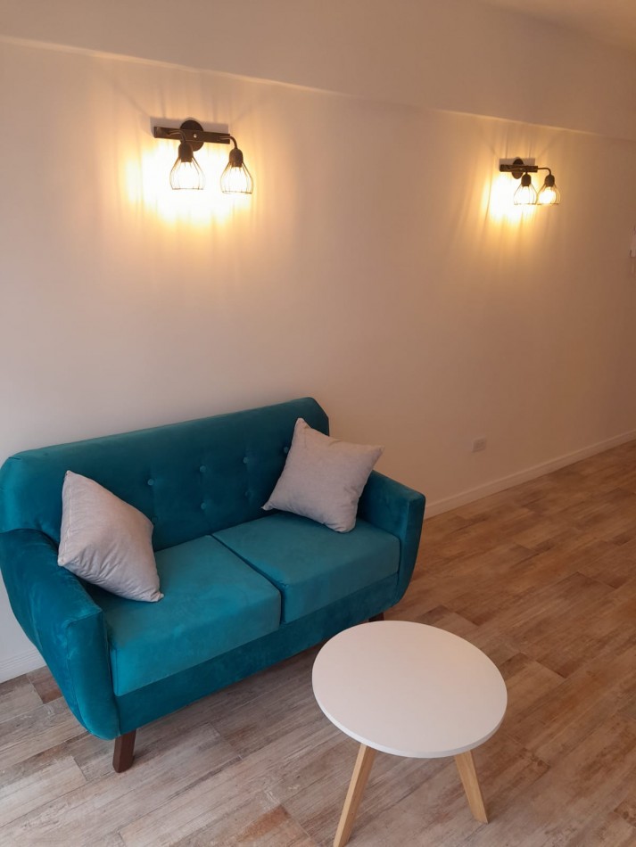 Venta de hermoso departamento 2 ambientes a la calle con balcon saliente