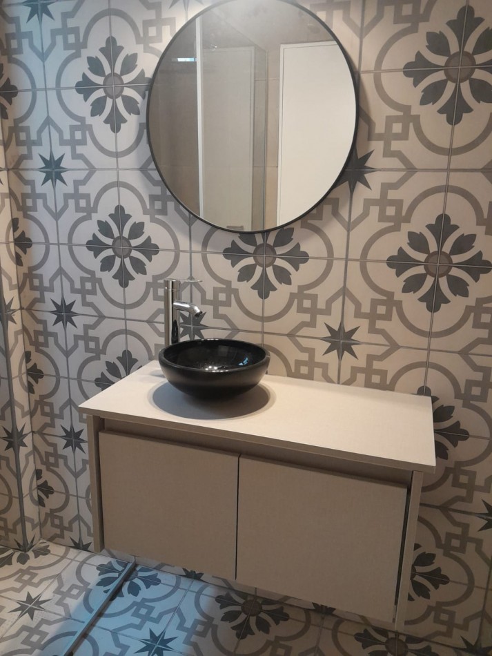 Venta de hermoso departamento 2 ambientes a la calle con balcon saliente