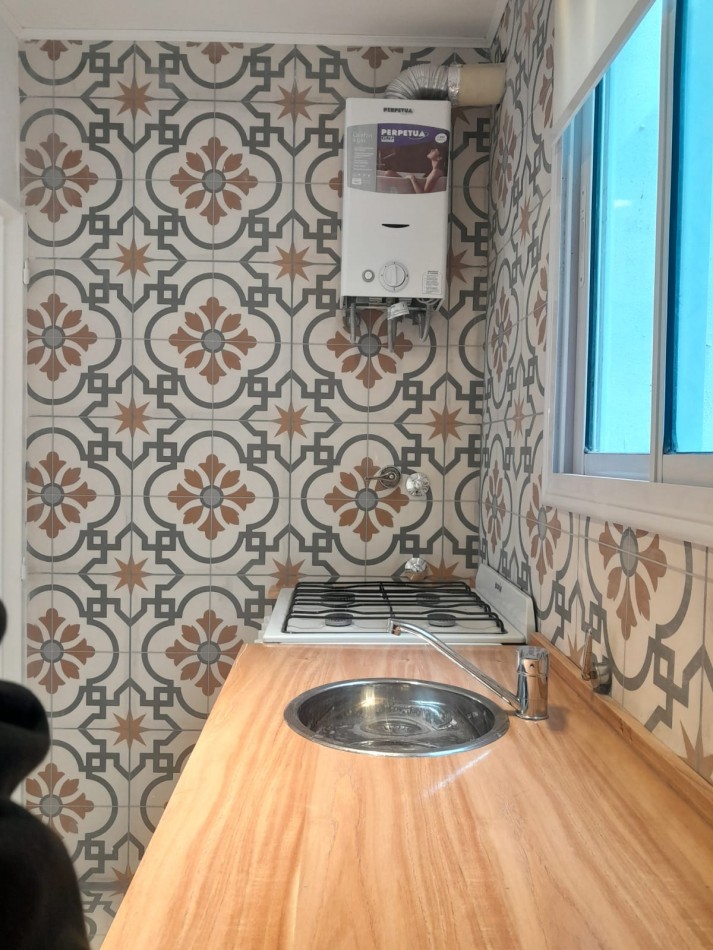 Venta de hermoso departamento 2 ambientes a la calle con balcon saliente