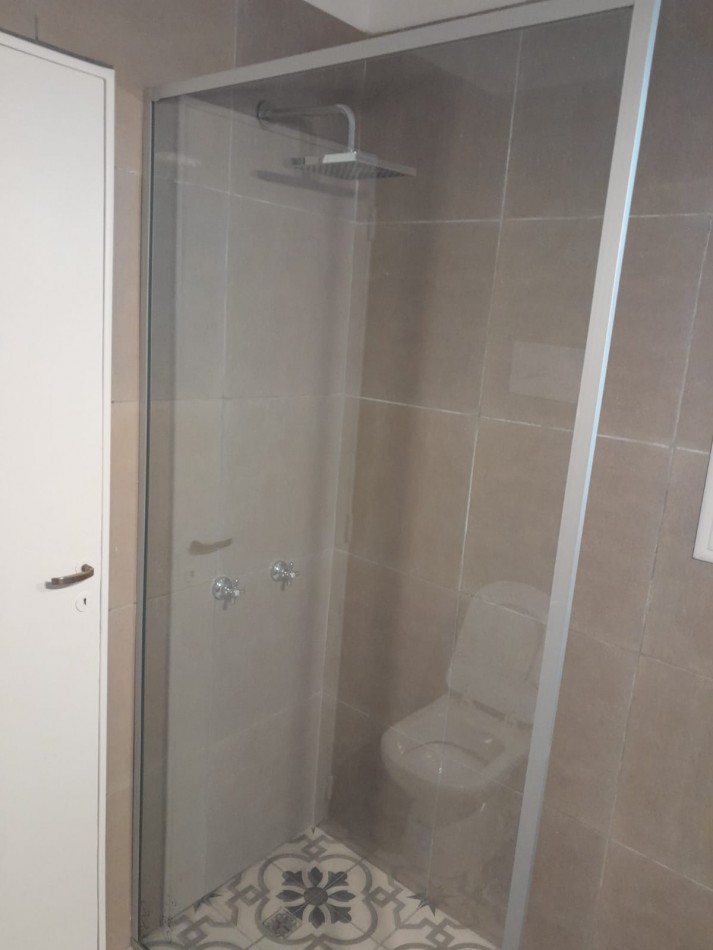 Venta de hermoso departamento 2 ambientes a la calle con balcon saliente