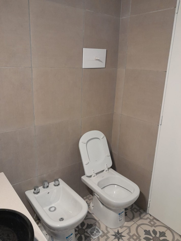 Venta de hermoso departamento 2 ambientes a la calle con balcon saliente