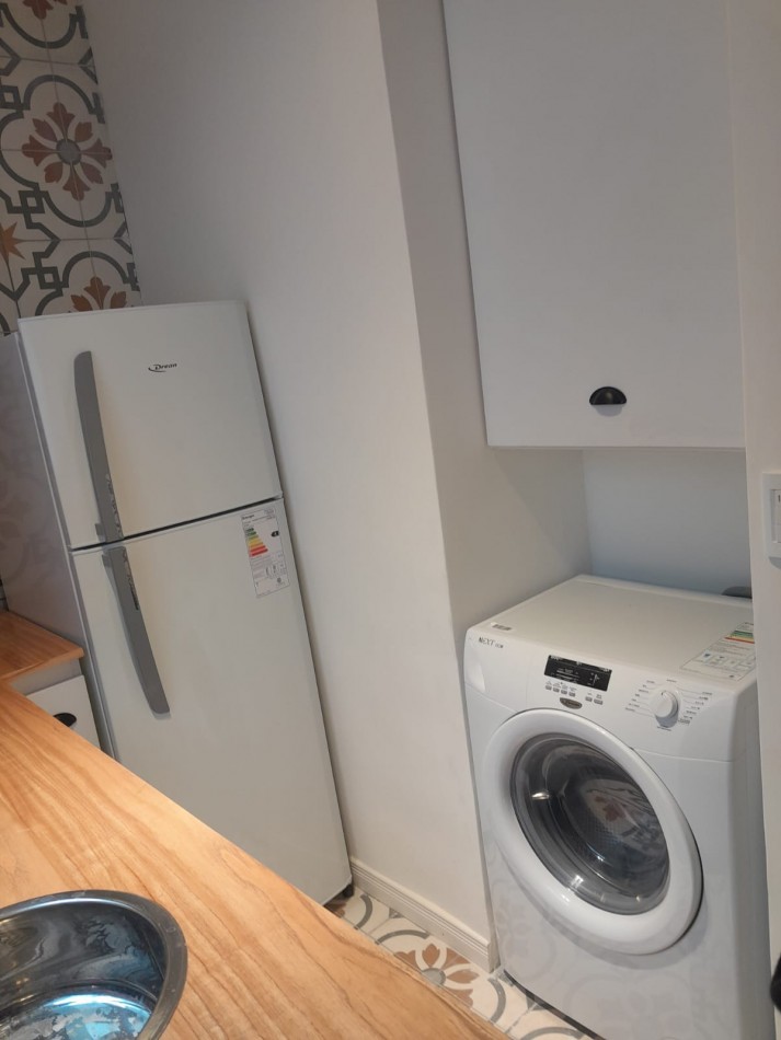 Venta de hermoso departamento 2 ambientes a la calle con balcon saliente