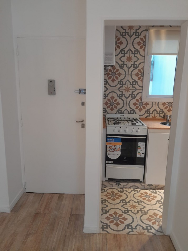 Venta de hermoso departamento 2 ambientes a la calle con balcon saliente