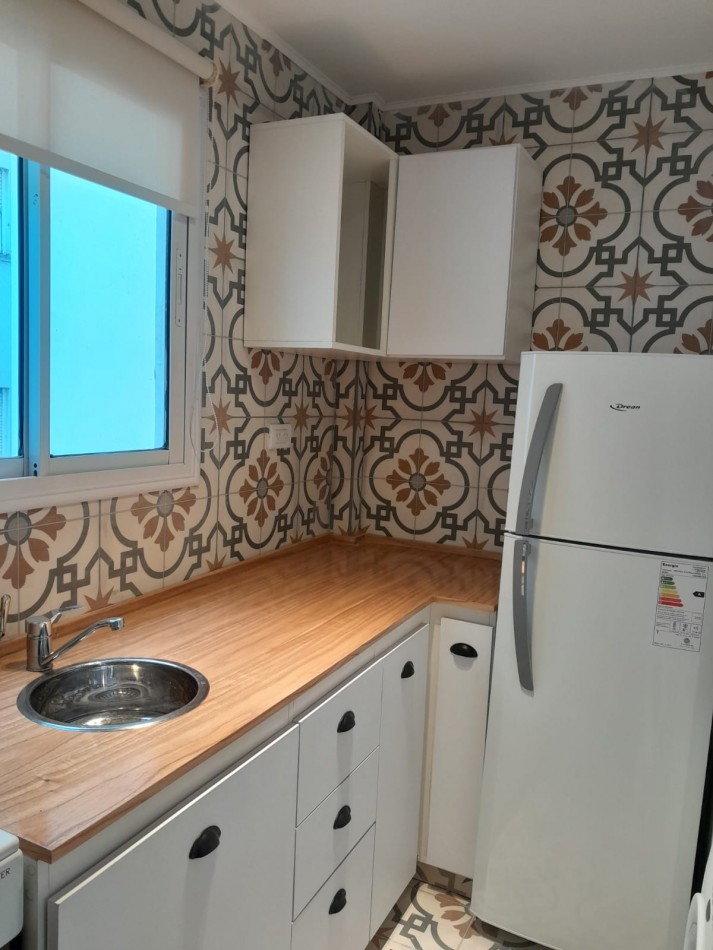 Venta de hermoso departamento 2 ambientes a la calle con balcon saliente