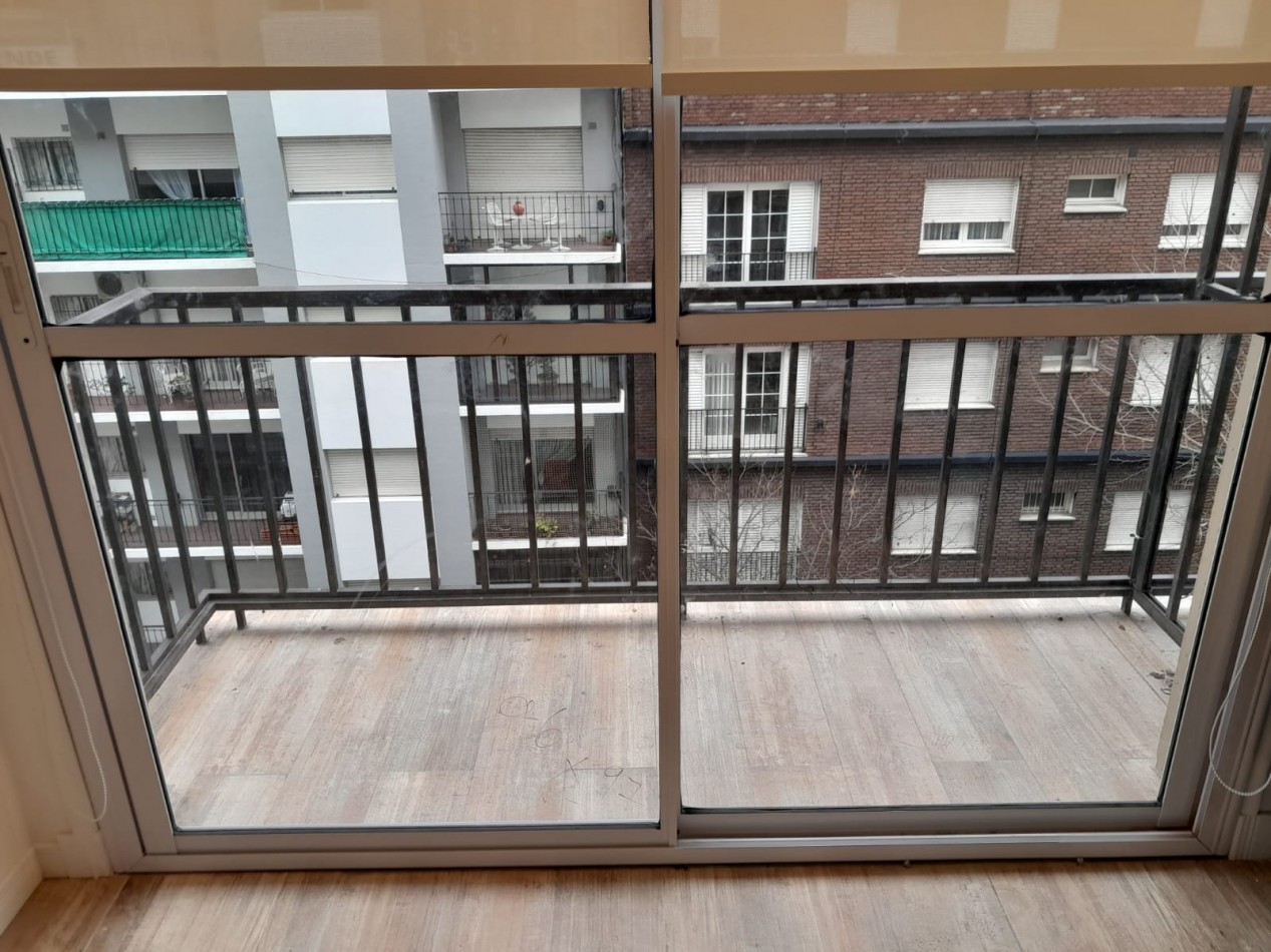 Venta de hermoso departamento 2 ambientes a la calle con balcon saliente