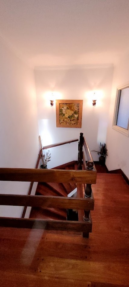 VENTA DE CHALET DE ESTILO BARRIO LA PERLA 