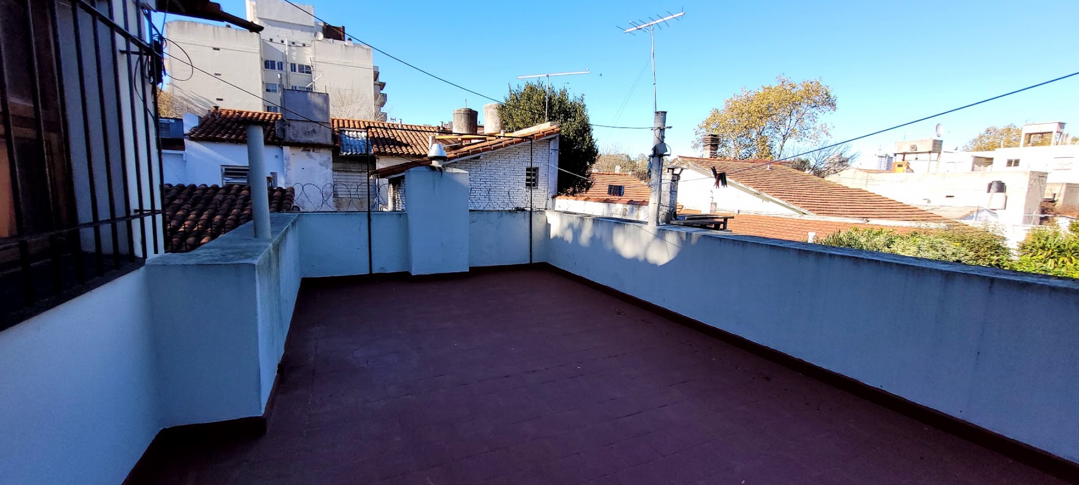 VENTA DE CHALET DE ESTILO BARRIO LA PERLA 