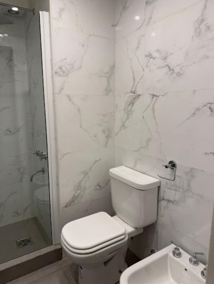 VENTA DE AMPLIO MONOAMBIENTE TOTALMENTE DECORADO Y AMOBLADO