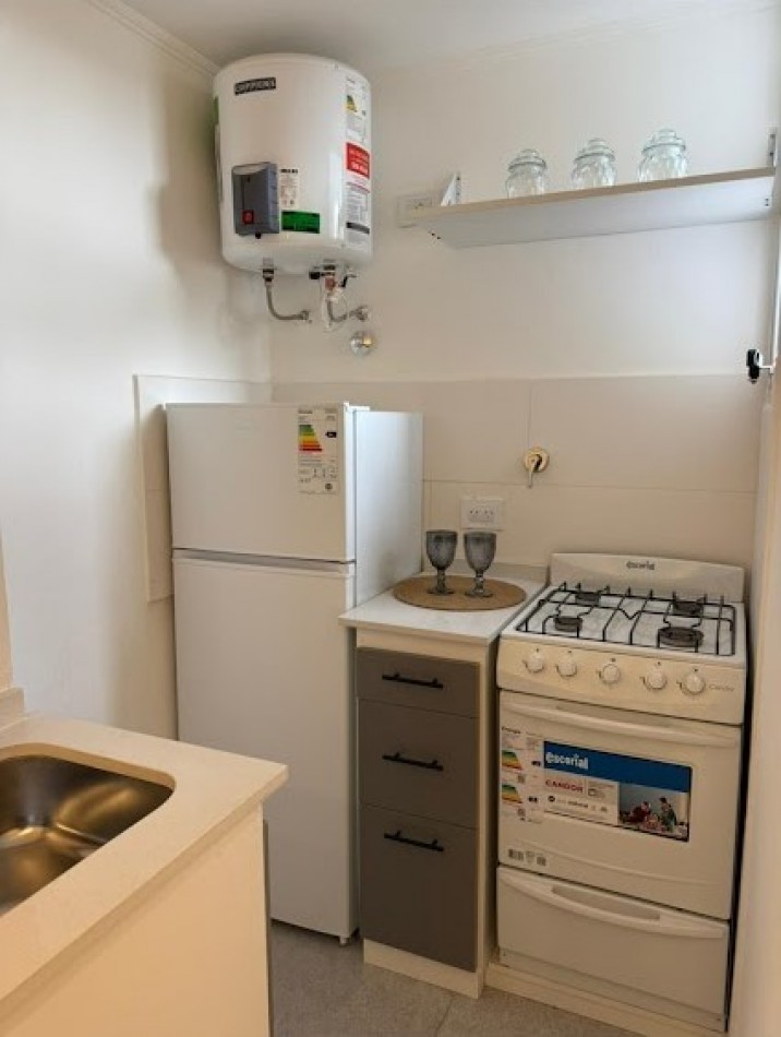 VENTA DE AMPLIO MONOAMBIENTE TOTALMENTE DECORADO Y AMOBLADO