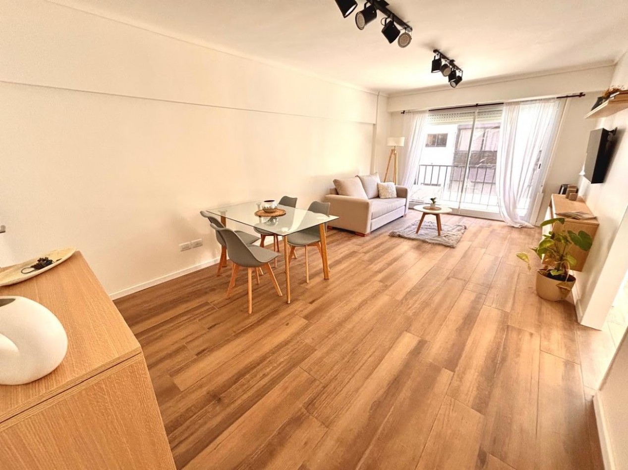Venta departamento de dos ambientes con balcon a la calle totalmente reciclado y decorado 