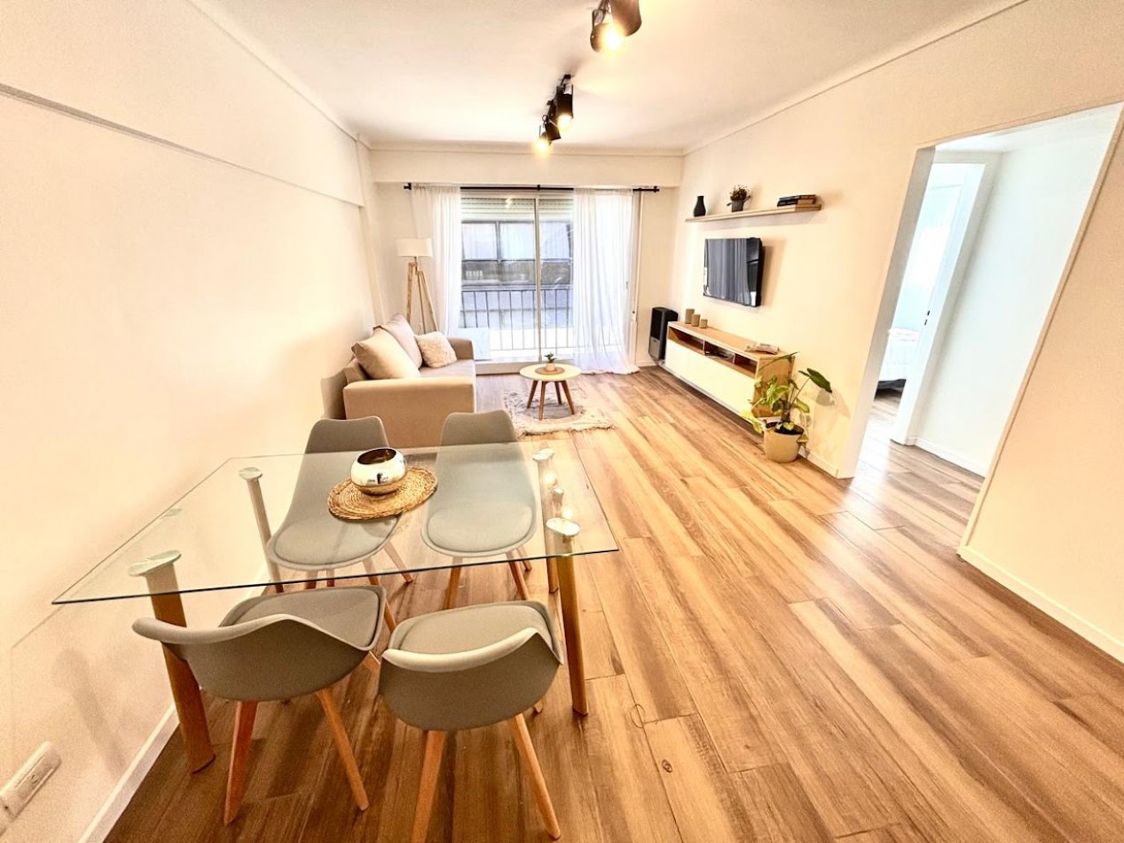 Venta departamento de dos ambientes con balcon a la calle totalmente reciclado y decorado 