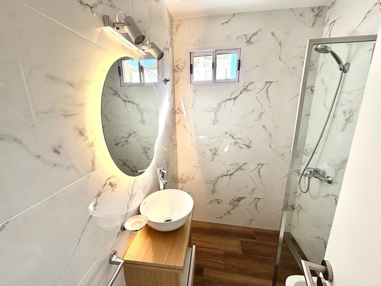 Venta departamento de dos ambientes con balcon a la calle totalmente reciclado y decorado 