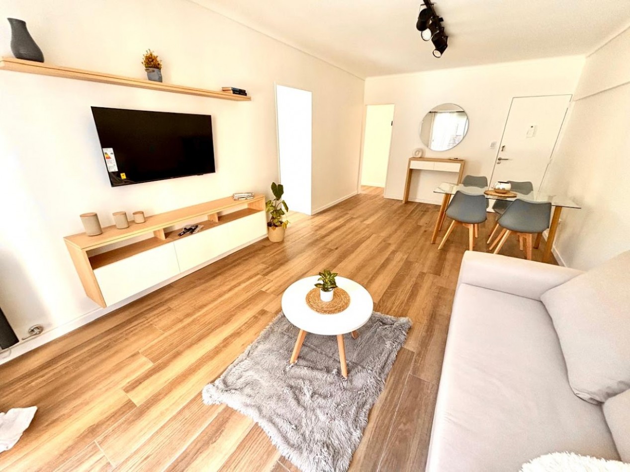 Venta departamento de dos ambientes con balcon a la calle totalmente reciclado y decorado 