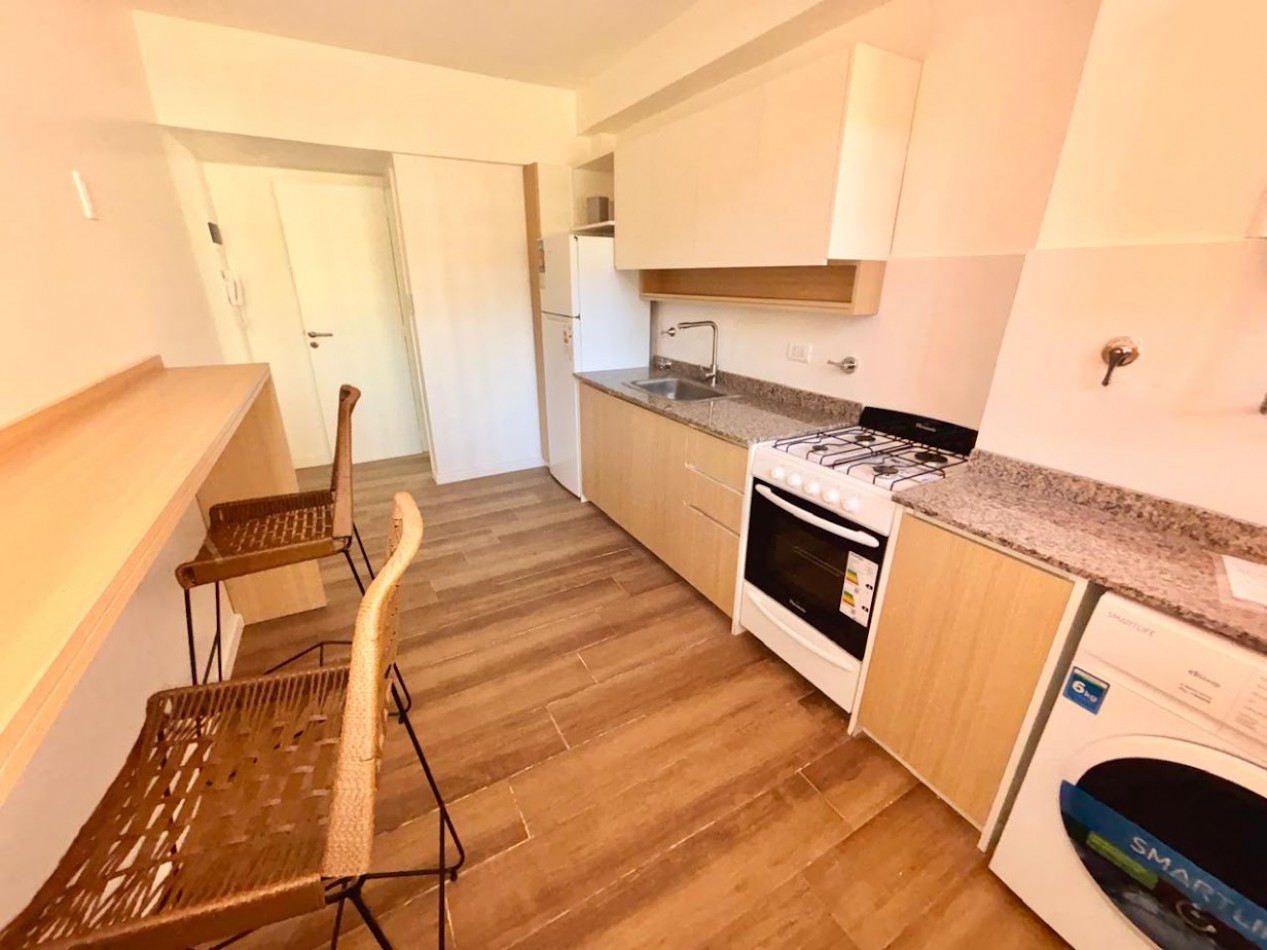 Venta departamento de dos ambientes con balcon a la calle totalmente reciclado y decorado 