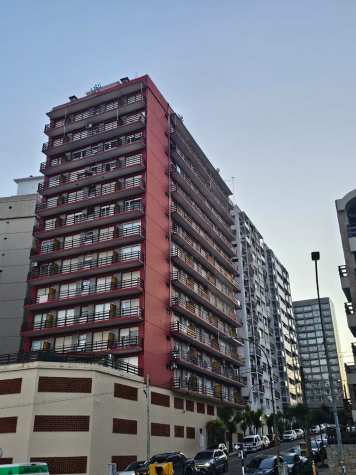 Excelente oportunidad: se vende departamento amoblado de dos ambientes al frente, con balcon y vista parcial al mar.