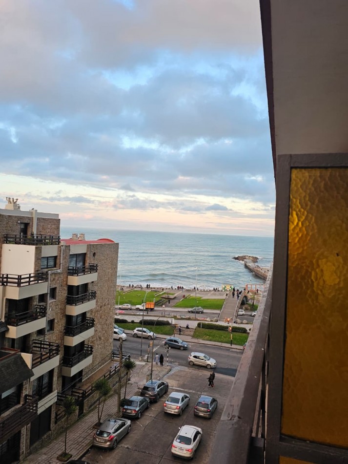 Excelente oportunidad: se vende departamento amoblado de dos ambientes al frente, con balcon y vista parcial al mar.