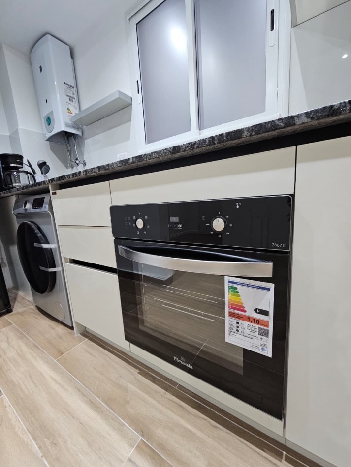 Excelente oportunidad: se vende departamento amoblado de dos ambientes al frente, con balcon y vista parcial al mar.