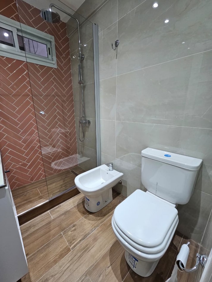 Excelente oportunidad: se vende departamento amoblado de dos ambientes al frente, con balcon y vista parcial al mar.