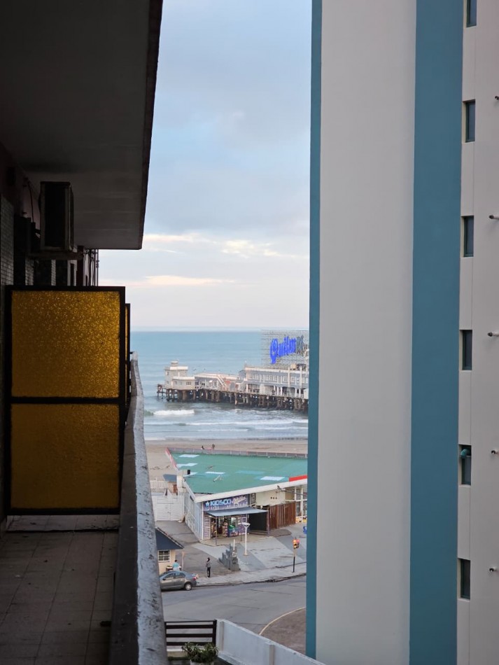 Excelente oportunidad: se vende departamento amoblado de dos ambientes al frente, con balcon y vista parcial al mar.