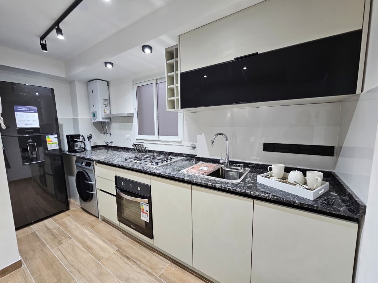 Excelente oportunidad: se vende departamento amoblado de dos ambientes al frente, con balcon y vista parcial al mar.
