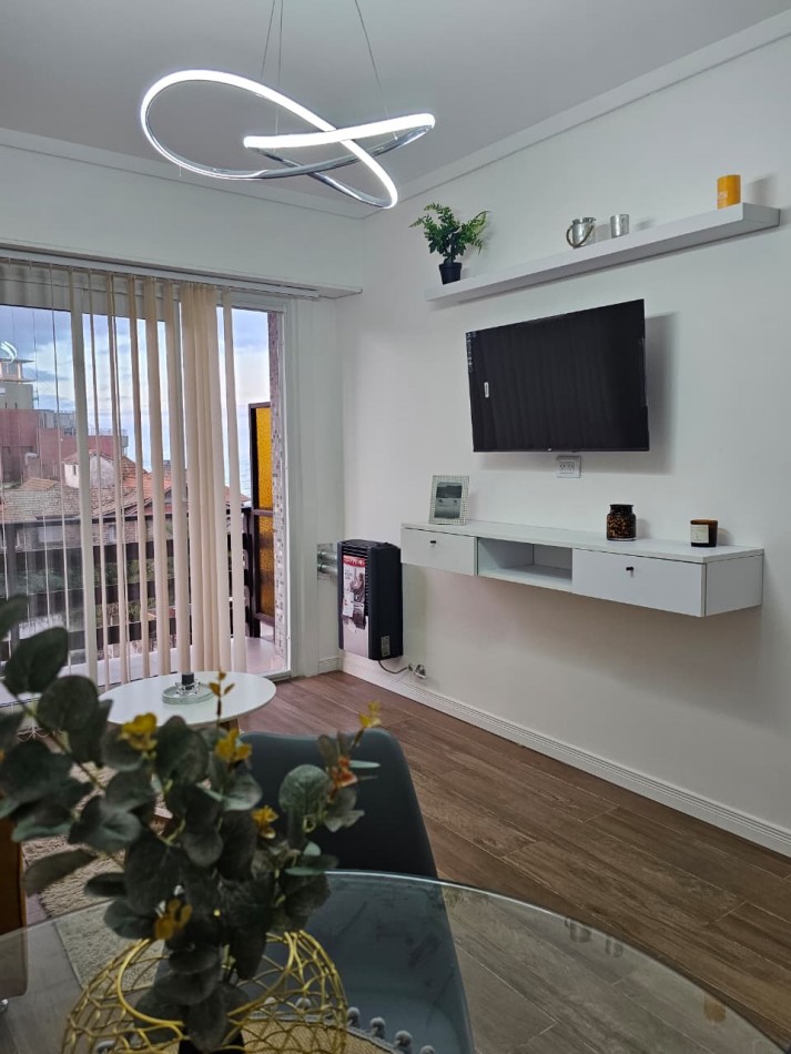 Excelente oportunidad: se vende departamento amoblado de dos ambientes al frente, con balcon y vista parcial al mar.