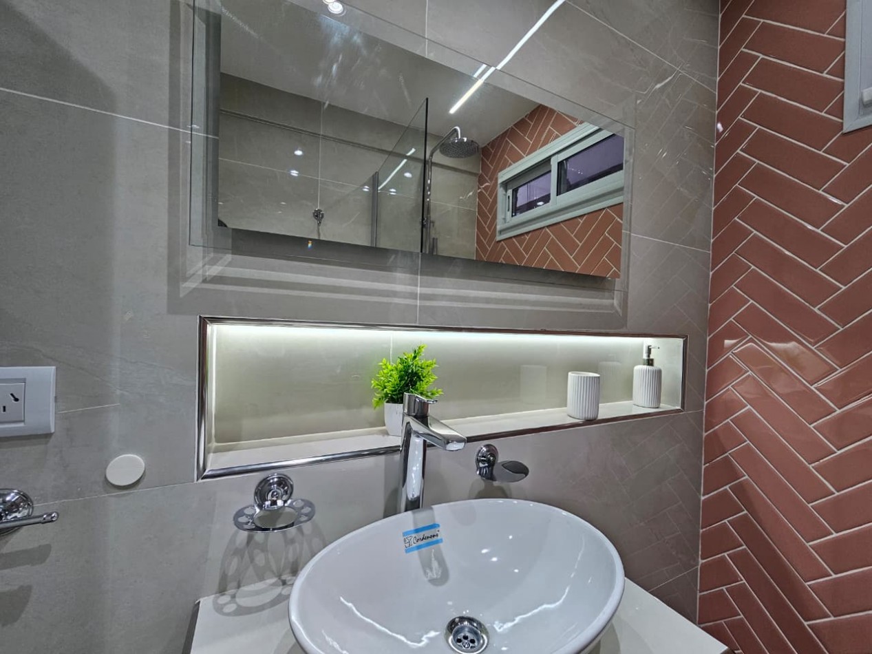 Excelente oportunidad: se vende departamento amoblado de dos ambientes al frente, con balcon y vista parcial al mar.