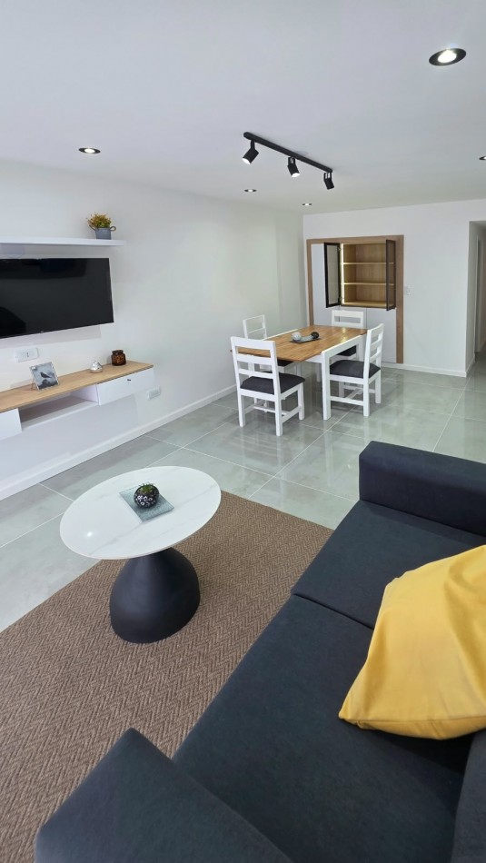 venta de departamento de dos ambientes con dependencia , balcon y vista lateral al mar 