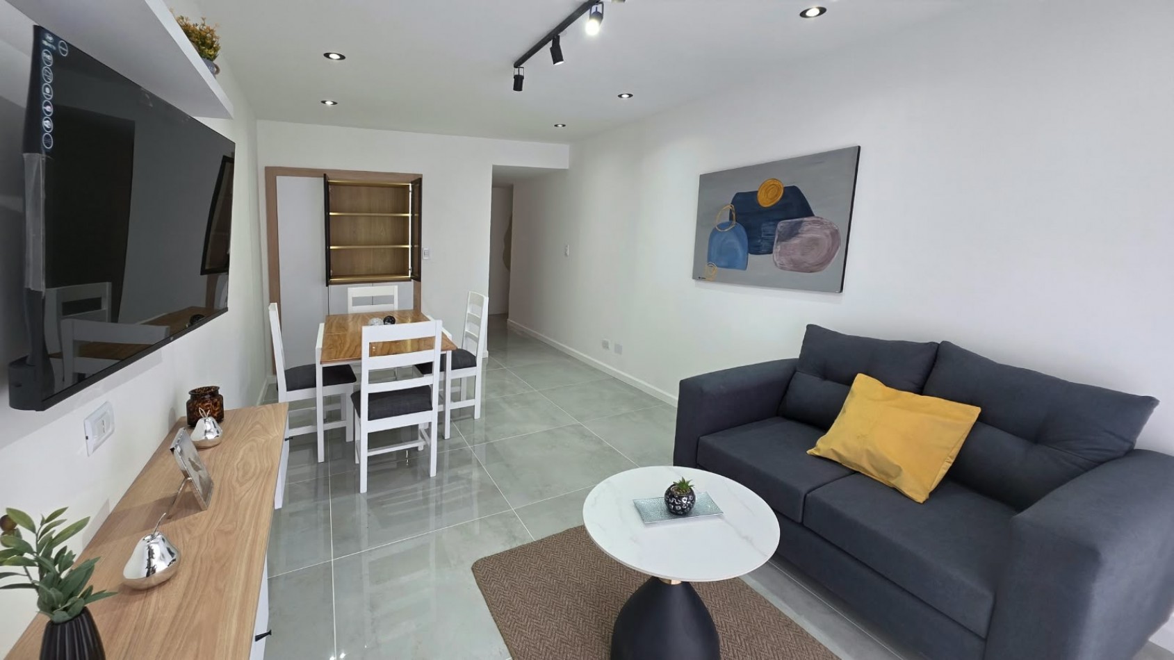 venta de departamento de dos ambientes con dependencia , balcon y vista lateral al mar 