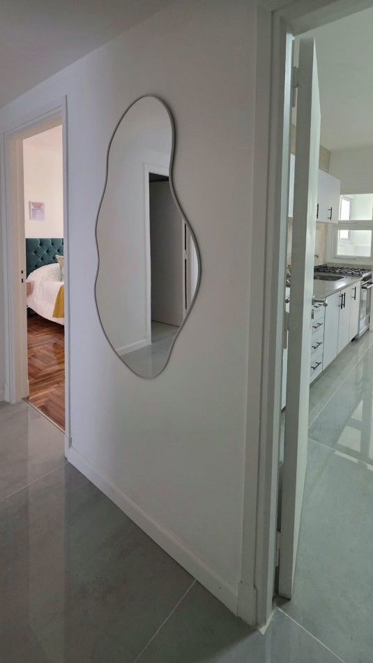 venta de departamento de dos ambientes con dependencia , balcon y vista lateral al mar 