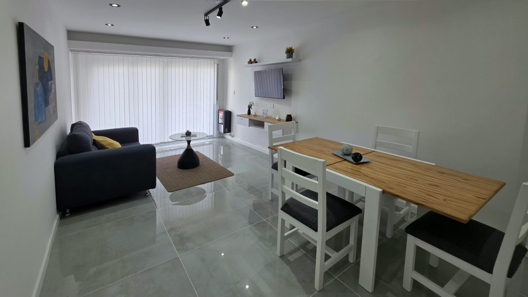 venta de departamento de dos ambientes con dependencia , balcon y vista lateral al mar 