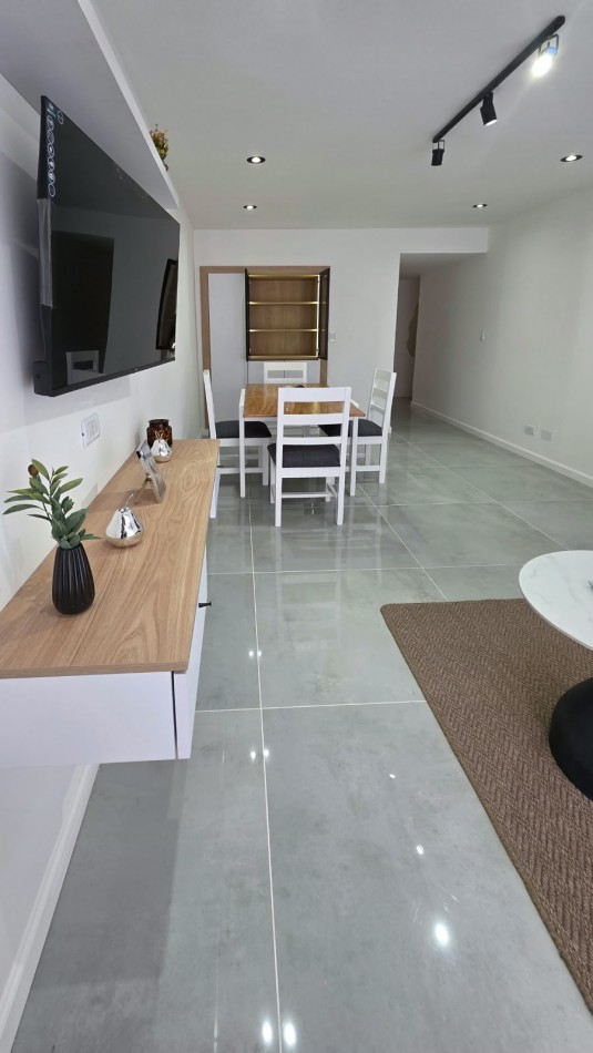 venta de departamento de dos ambientes con dependencia , balcon y vista lateral al mar 