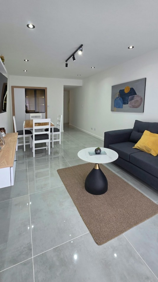 venta de departamento de dos ambientes con dependencia , balcon y vista lateral al mar 