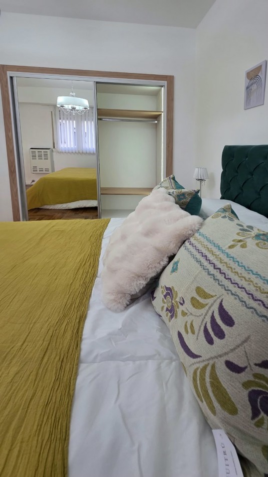 venta de departamento de dos ambientes con dependencia , balcon y vista lateral al mar 
