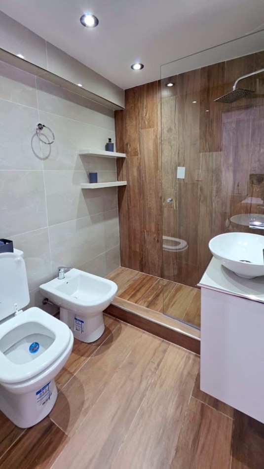 VENTA DE DEPARTAMENTO TOTALMENTE AMOBLADO Y RENOVADO | EXCELENTE UBICACION