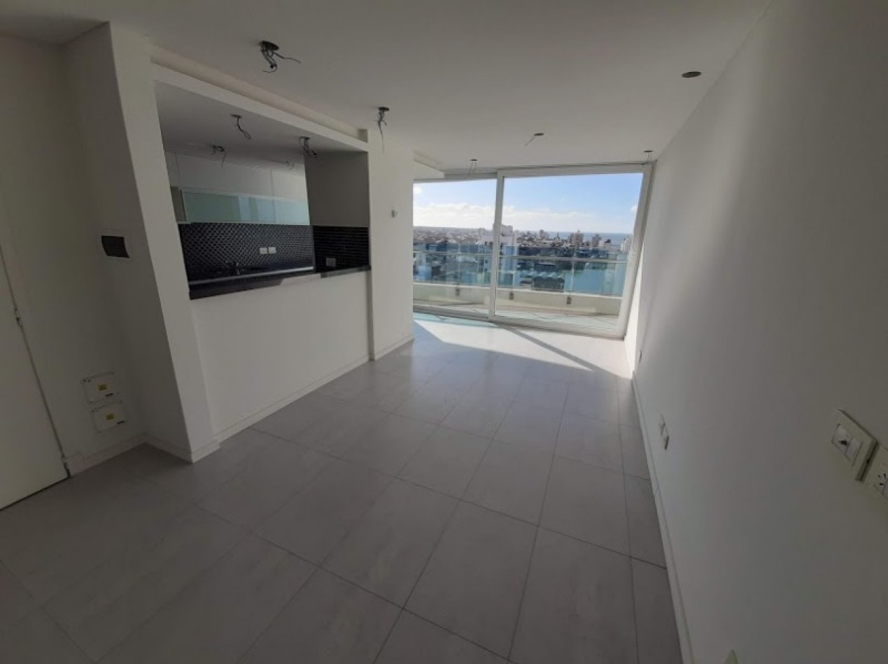 Semipiso de 3 Amb. Edificio Boghos, reciclado c/cochera, La Perla, Mar del Plata.
