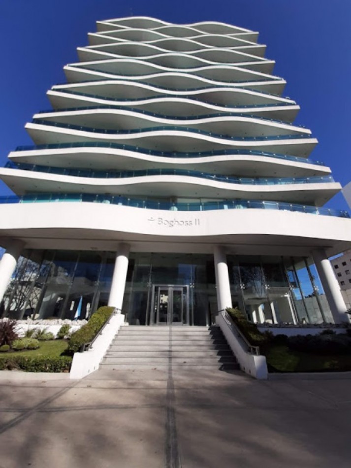 Semipiso de 3 Amb. Edificio Boghos, reciclado c/cochera, La Perla, Mar del Plata.