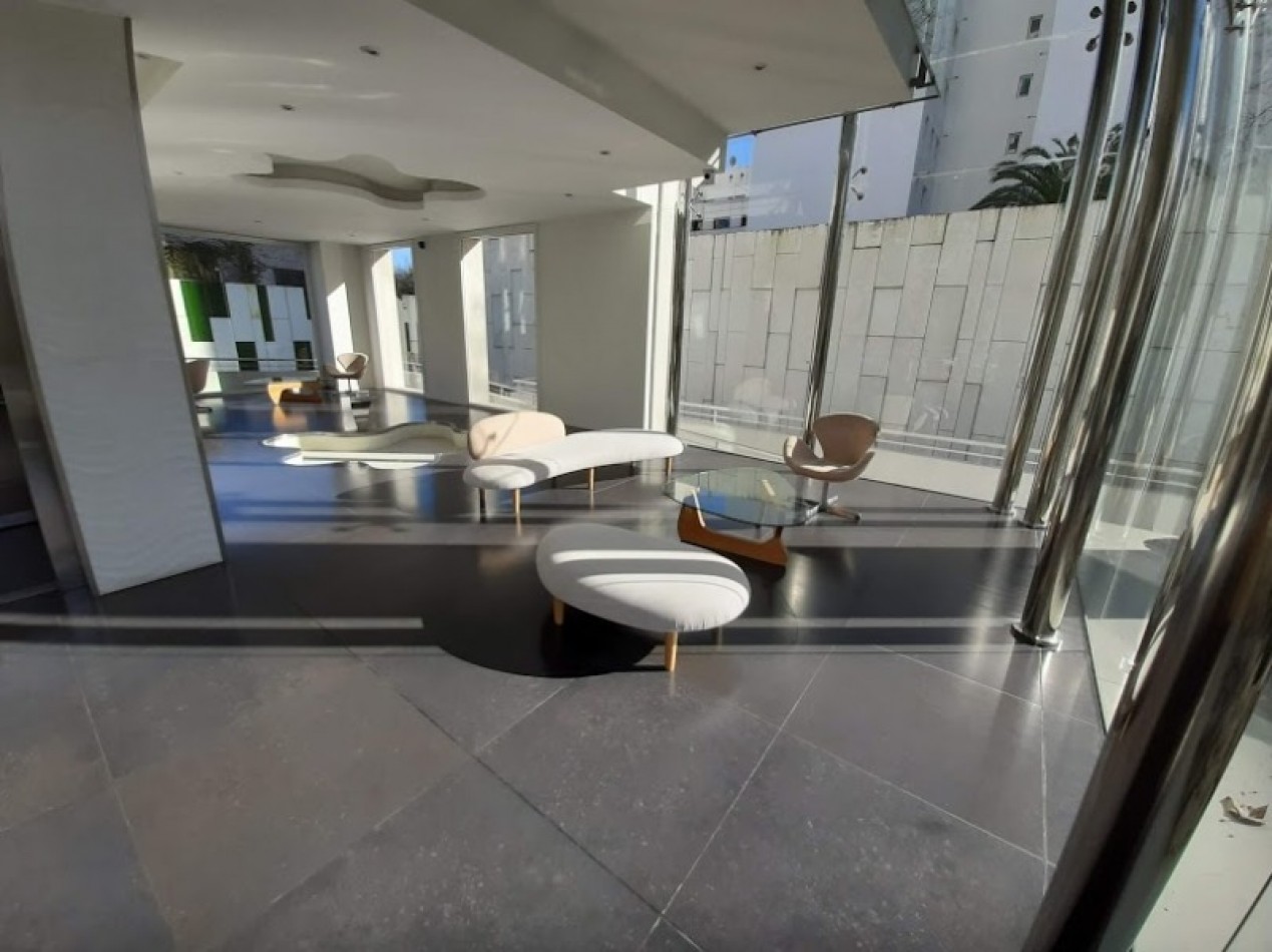 Semipiso de 3 Amb. Edificio Boghos, reciclado c/cochera, La Perla, Mar del Plata.