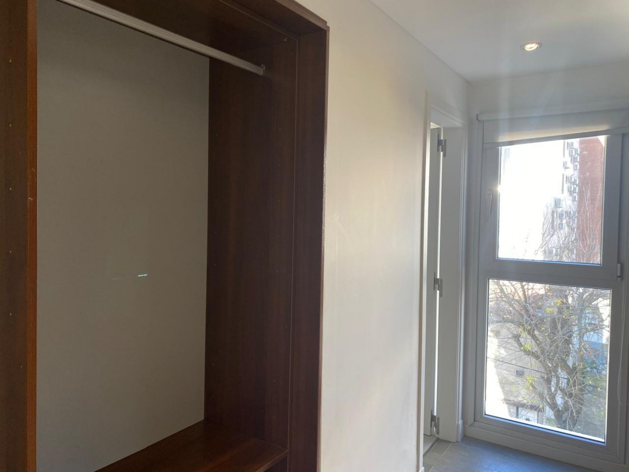 Semipiso de 3 Amb. Edificio Boghos, reciclado c/cochera, La Perla, Mar del Plata.