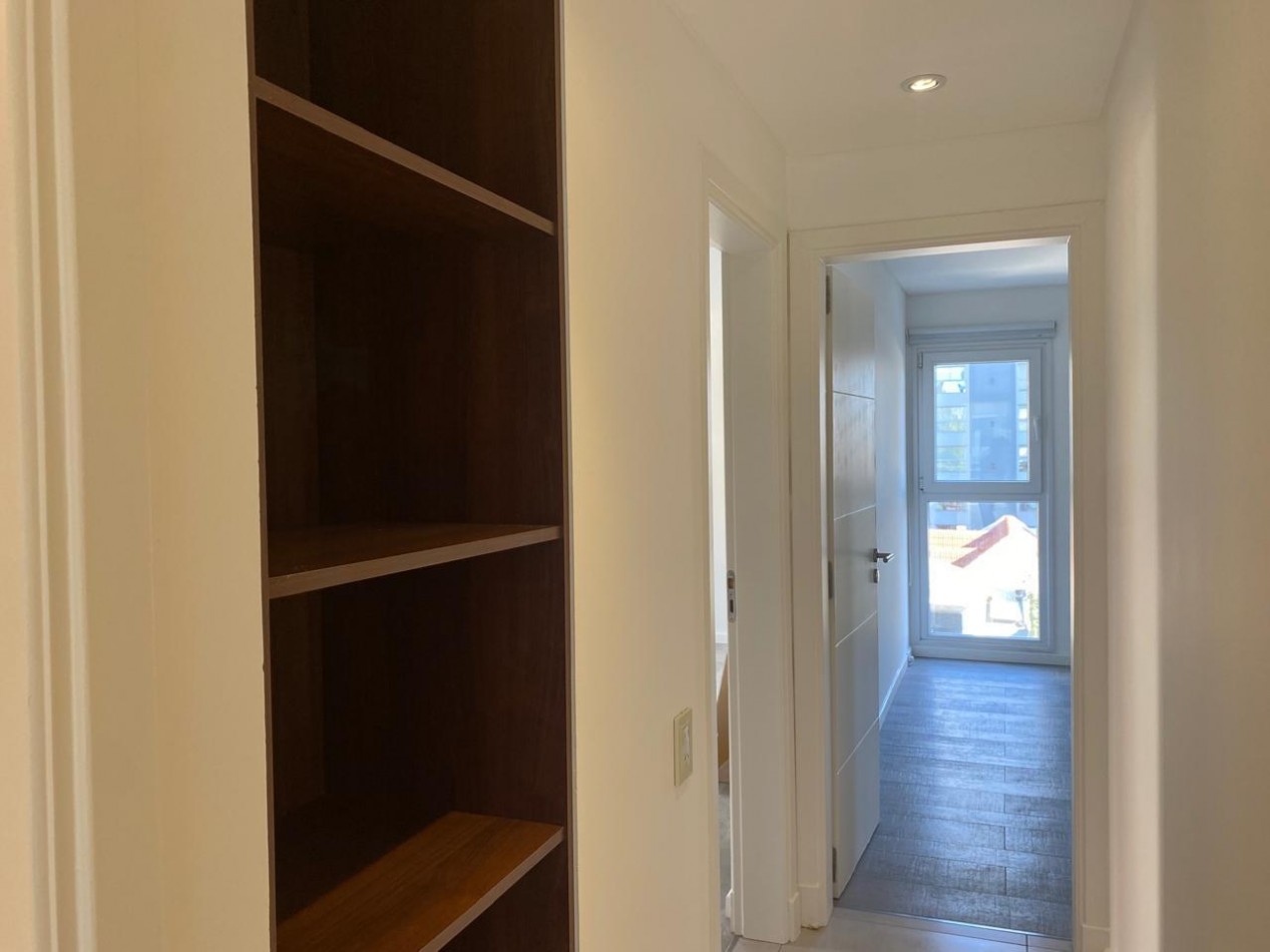 Semipiso de 3 Amb. Edificio Boghos, reciclado c/cochera, La Perla, Mar del Plata.