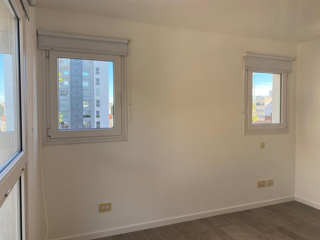 Semipiso de 3 Amb. Edificio Boghos, reciclado c/cochera, La Perla, Mar del Plata.