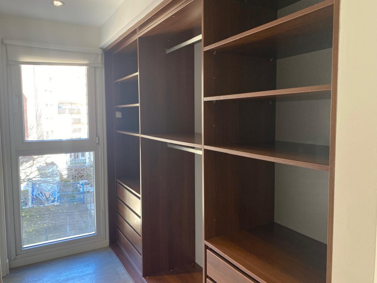 Semipiso de 3 Amb. Edificio Boghos, reciclado c/cochera, La Perla, Mar del Plata.