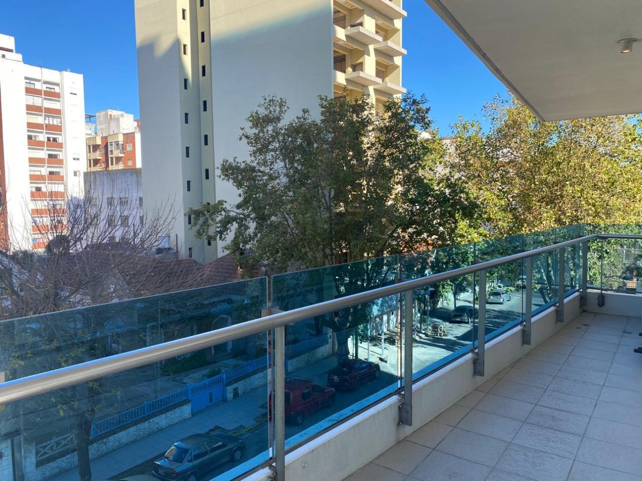 Semipiso de 3 Amb. Edificio Boghos, reciclado c/cochera, La Perla, Mar del Plata.