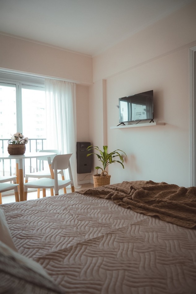 Hermoso Monoambiente Reciclado y Amoblado, con Balcon saliente, Aldrey, Mar del Plata.