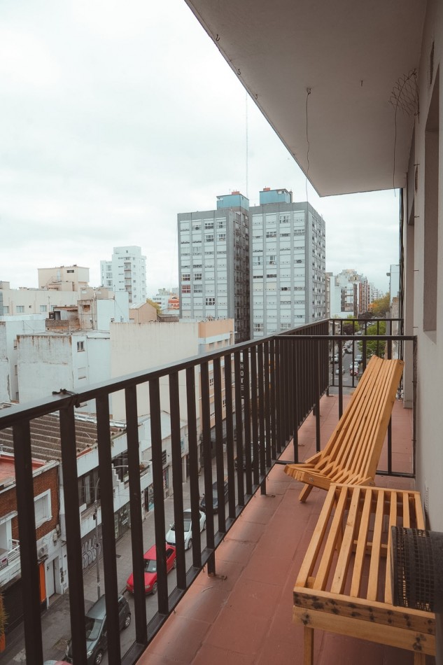 Hermoso Monoambiente Reciclado y Amoblado, con Balcon saliente, Aldrey, Mar del Plata.